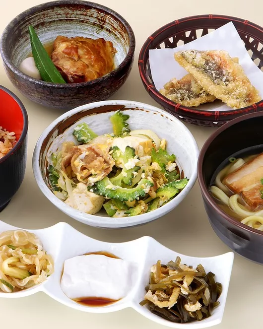 品味冲绳特制午餐